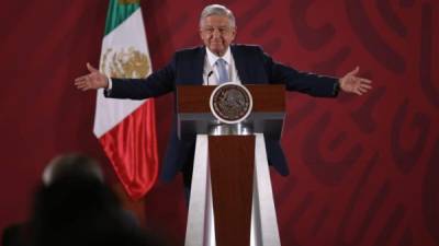 El Presidente Andrés Manuel López Obrador defendió su planteamiento de quitar los 'puentes' en próximo ciclo escolar y descartó que afecte al turismo.