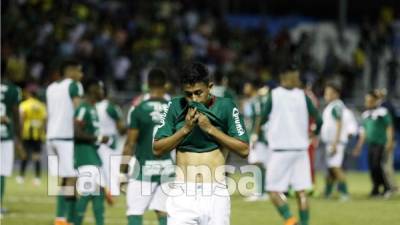 Los jugadores del Marathón abandonaron la cancha por orden de Héctor Vargas.