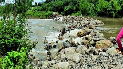 <b>Algunos tramos del bordo están completamente destruidos y urge repararlos.</b>