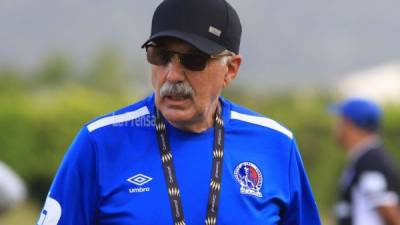 Manuel Keosseián en el entrenamiento de este martes del Olimpia.