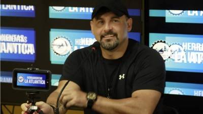 Martín 'Tato' García en conferencia de prensa que ofreció este viernes. Foto