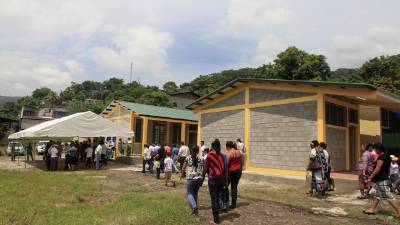 En junio del presente año se inauguraron aulas de computación en una escuela de San Pedro Sula.