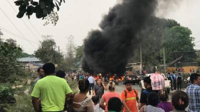Habitantes de colonias y barrios populosos de San Pedro Sula continuaron ayer las protestas en las calles.