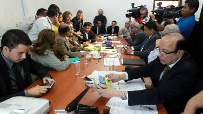 La Junta Nominadora sigue trabajando según el cronograma. Están evaluando las hojas de vida de los precandidatos.