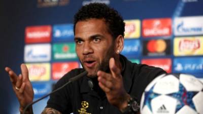 Dani Alves habló en conferencia de prensa en Cardiff. Foto AFP