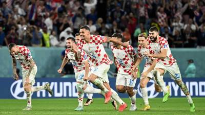 Los jugadores de Croacia celebrando tras el triunfo sobre Japón en la tanda de penales en el Mundial de Qatar 2022.