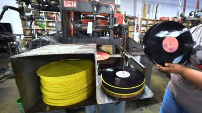 Los viejos formatos de grabación de música se resisten a desaparecer.