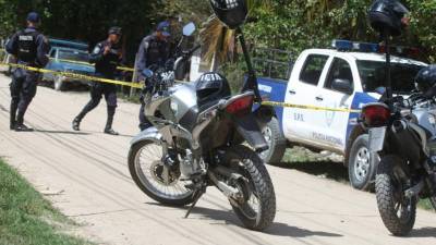 Los amigos José Daniel Cárcamo y José Santos Hernández fueron ultimados en la calle principal de la colonia Pineda Uno.