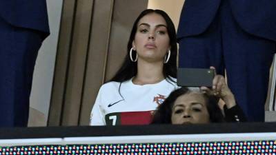 Georgina Rodríguez defendió una vez más a su pareja Cristiano Ronaldo y arremetió contra el entrenador de Portugal, Fernando Santos.
