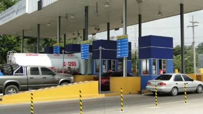 Los cobros son de L.17 vehículo liviano, L.69 por 2 ejes, L. 103 por 3 ejes, L. 138 por 4 ejes, L. 172 por 5 ejes y L.207 por 6 ejes.