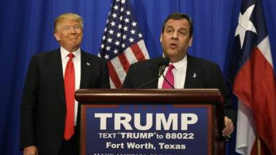 El Gobernador de Nueva Jersey también se había postulado como precandidato del partido republicano, sin embargo renunció e incluso llegó a ser considerado como posible candidato a vicepresidente de Trump.