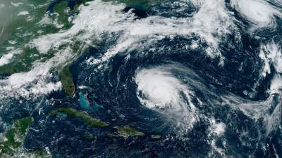 El huracán Earl seguirá aumentando de intensidad y se espera que se convierta en el primer ciclón mayor de la temporada.
