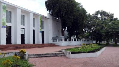 La Plaza de la Cultura se construye en este edificio, que es patrimonio histórico y donde antes funcionó el instituto José Trinidad Reyes y el Intae. Está ubicado en el barrio Los Andes.