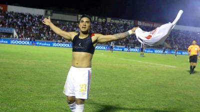 Michaell Chirinos se quitó la camiseta para festejar su gol y se despidió de la afición del Olimpia.