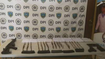 Dos armas con sus respectivos cargadores y proyectiles, es lo que se le logró decomisar al menor detenido en El Progreso, Yoro.