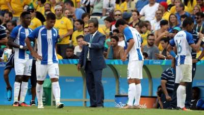 Jorge Luis Pinto salió avergonzado por la derrota ante Brasil. Foto Juan Salgado