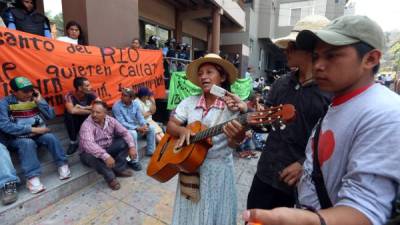 Miembros del Copinh protestaron en la Fiscalía.