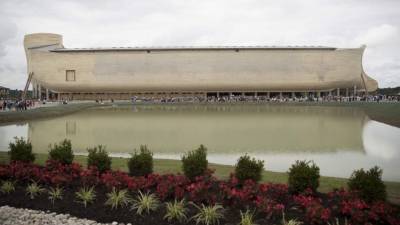 El arca está construida con 7.787 metros cúbicos de madera distribuidos en 155 metros de largo, 26 de ancho y 15 de altura.