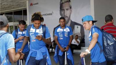 Los jugadores de la Selección de Honduras al llegar a San Pedro Sula. Foto Neptalí Romero