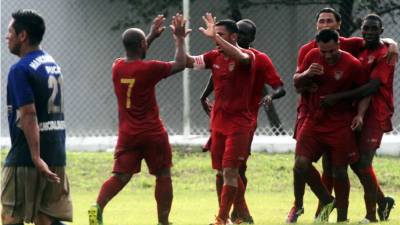 Los jugadores del Villanueva celebran uno de los cuatro goles con los cuales derrotaron al Lepaera.