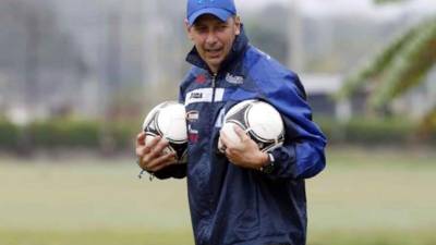 Miguel Falero se define como 'un líder honesto, creíble, que deje enseñanza permanente con sus actitudes y que encuentre en el equipo, plasmado en la cancha, un equilibrio que es el correr, el meter y el jugar sobre todo”.