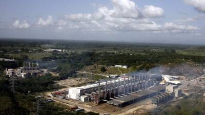 Una de las plantas térmicas que abastece de energía funciona en Choloma, Cortés.