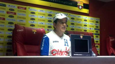 Jorge Luis Pinto ofreció una conferencia de prensa antes de realizar su primer y único entrenamiento en Ecuador.