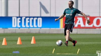 El defensor Leonardo Bonucci fue uno de los que estuvo en los entrenamientos de la Juve.