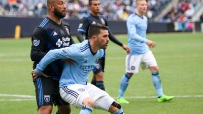 'Muma' vio acción el pasado sábado con su equipo el San José en donde se fue expulsado y perdieron 2-1 ante New York City. Durante el encuentro marcando a David Villa. Foto Jonathan Loarca.