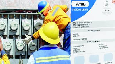 Técnicos de la Enee revisan medidores en una zona comercial de San Pedro Sula.