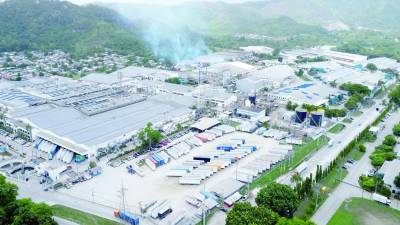 <b>Las maquilas en Choloma perdieron unos 15,000 empleos solo en 2023, conforme a lo registrado por la Cámara de Comercio. Foto/drone: Melvin Cubas.</b>