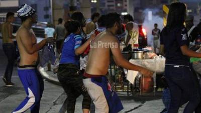 Los aficionados de Motagua y Olimpia desataron un caos en Tegucigalpa.