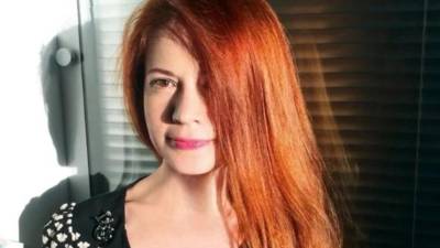 Oksana Baulina daba cobertura a la guerra en Ucrania para el medio opositor The Insider.