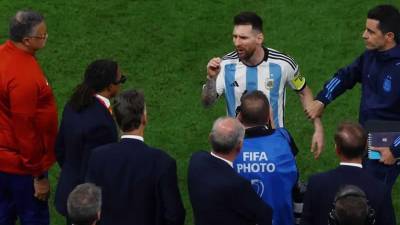 Lionel Messi se encaró con Louis van Gaal al final del partido Países Bajos-Argentina.