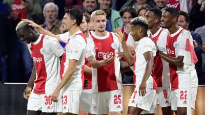 Jugadores del Ajax celebrando uno de los goles del partido contra el Cambuur.