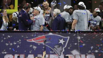 Los Patriots celebrando con el trofeo Vince Lombardi tras conquistar el Super Bowl 53. Foto EFE