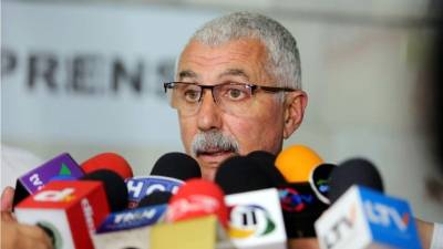 Manuel Keosseián habló con los medios de comunicación que esperaron su llegada en el aeropuerto Toncontín de Tegucigalpa.