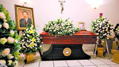 <b>Enrique Aguilar Paz deja un legado de profesionalismo y honestidad a Honduras, fue ministro de Salud, decano y catedrático universitario y miembro del Pinu, partido por el cual aspiró a la presidencia de Honduras.</b>