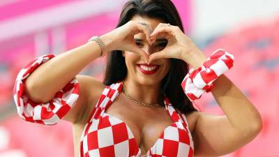 La croata que enamora en Qatar y la bella novia de Courtois