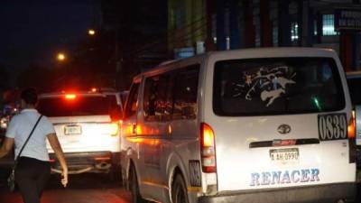 Los buses en San Pedro Sula comenzaron a movilizarse en la ciudad para darle el servicio a la población.