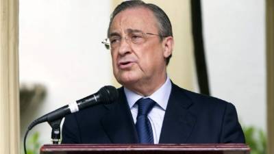 El presidente del Real Madrid, Florentino Pérez, pronuncia un discurso durante la ceremonia en la que fue declarado 'Huésped de Honor' en Ciudad de Panamá.