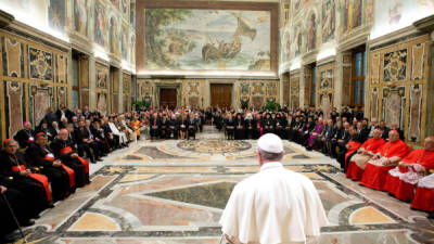 El Papa Francisco presidió ayer el Encuentro por la Paz. Antes, se anunció el trabajo del G8, el grupo cardenalicio de consulta.