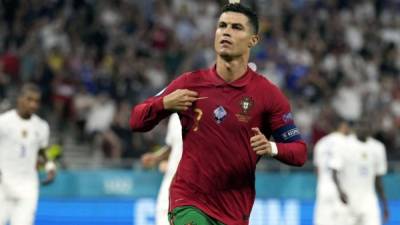 Cristiano Ronaldo se ha convertido en el máximo artillero Mundial+Eurocopa. Foto AFP