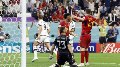 España dejó escapar el triunfo en la recta final del partido y Alemania se llevó un valioso empate.
