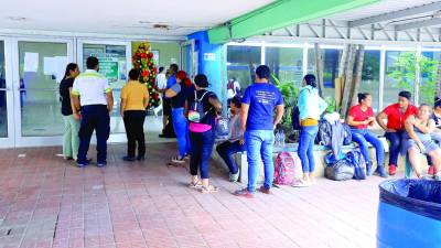 <b>Las autoridades, médicos y enfermeras del hospital Mario Rivas lanzaron la campaña.</b>