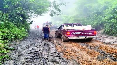 Los pobladores se han unido en la montaña para salir adelante, pero la ayuda urge.