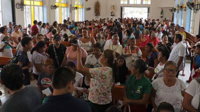 Cientos de migrantes y refugiados pidieron este domingo a la presidenta electa de México, Claudia Sheinbaum, que asume el próximo 1 de octubre, protección ante la violencia a su paso por la frontera sur del país.