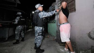 LA PRENSA Premium recorrió varias ciudades de El Salvador para constatar las operaciones de los policías y militares en las calles y en las cárceles durante el régimen de excepción.