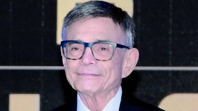 Amigos cercanos y personalidades del sector empresarial en la vela de don Alan Flores.