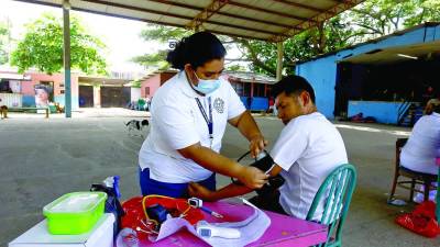 Personal de la Región Metropolitana de Salud en brigada. Fotos: M. Valenzuela